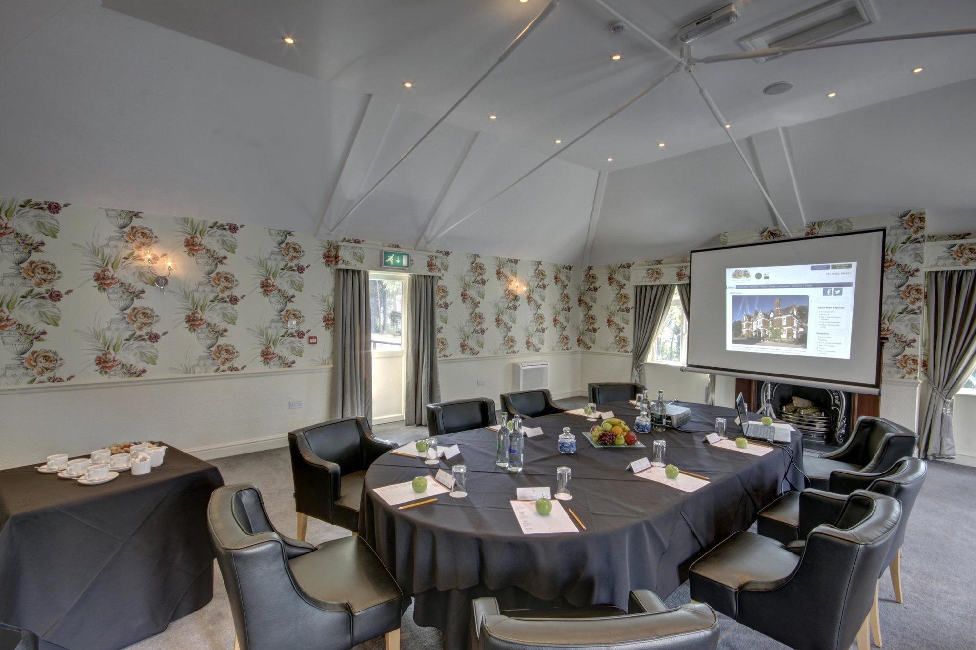 The Coed-Y-Mwstwr Hotel บริดจ์เอนด์ ภายนอก รูปภาพ