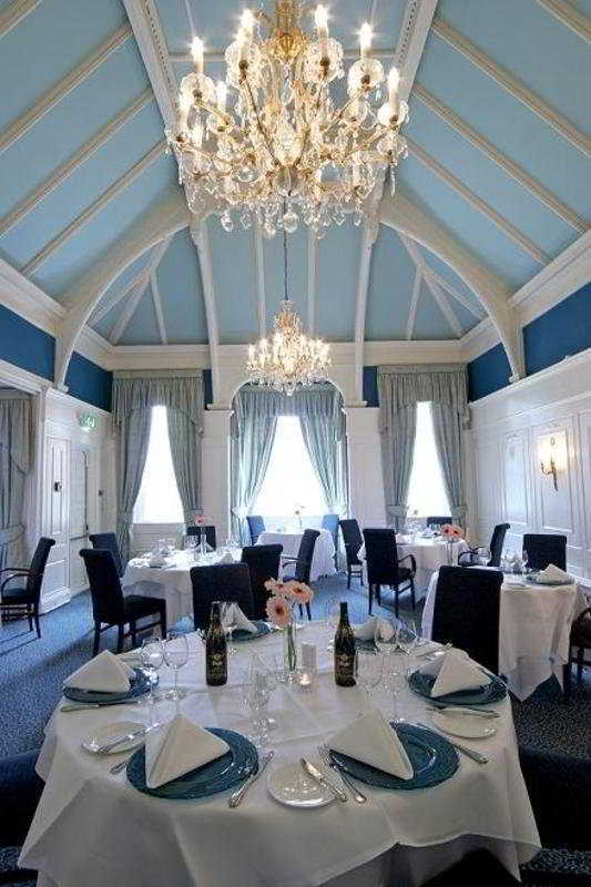 The Coed-Y-Mwstwr Hotel บริดจ์เอนด์ ร้านอาหาร รูปภาพ